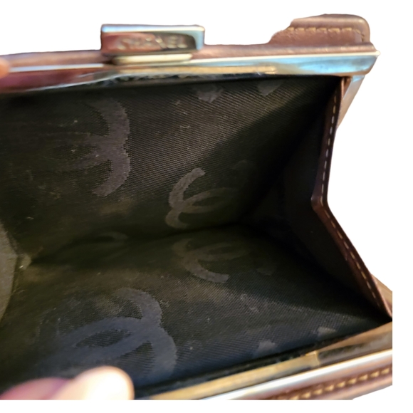 CHANEL | Lavender Cotton Club Interlocking CC Logo Compact Wallet 2008-'09 - Picture 10 of 16